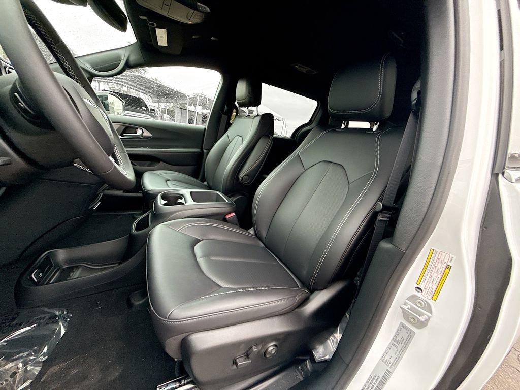 New 2026 Chrysler Pacifica Select FWD image 22