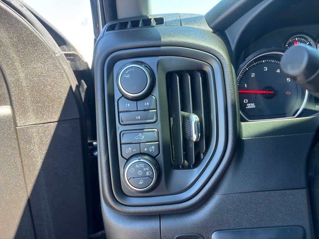 Used 2022 Chevrolet Silverado 2500 Custom w/ Custom Value Package image 19