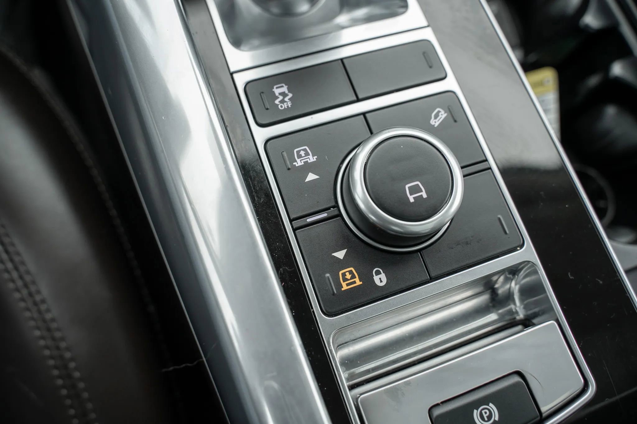 Used 2020 Land Rover Range Rover Sport HSE image 25