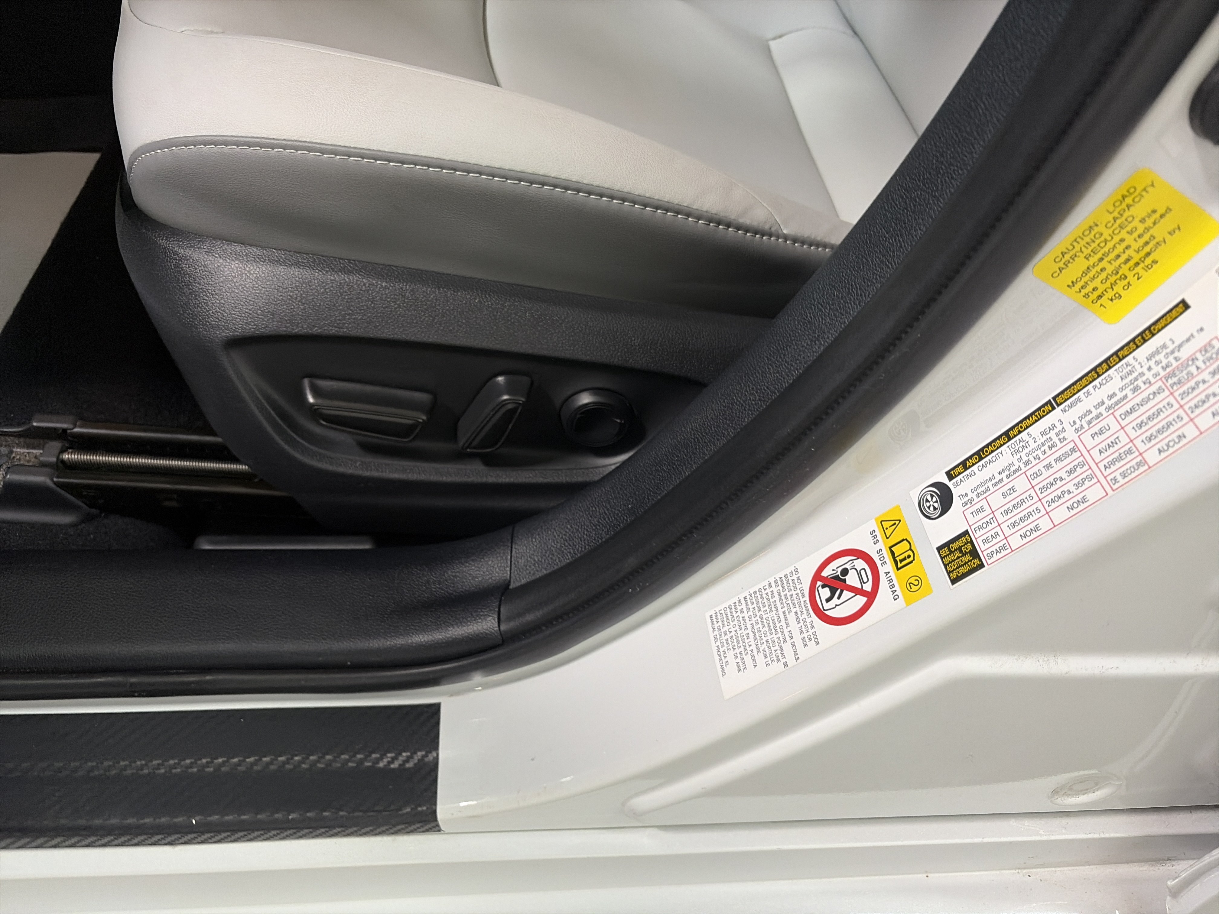 Used 2022 Toyota Prius Prime Limited FWD image 12