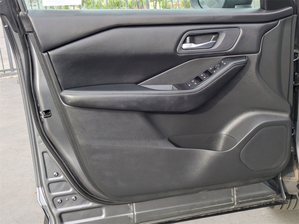 Used 2024 Nissan Rogue SV image 11