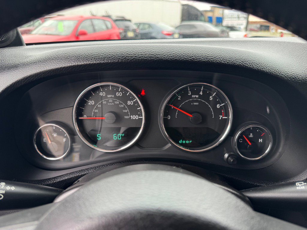 Used 2014 Jeep Wrangler Unlimited Sahara w/ Max Tow Package image 25