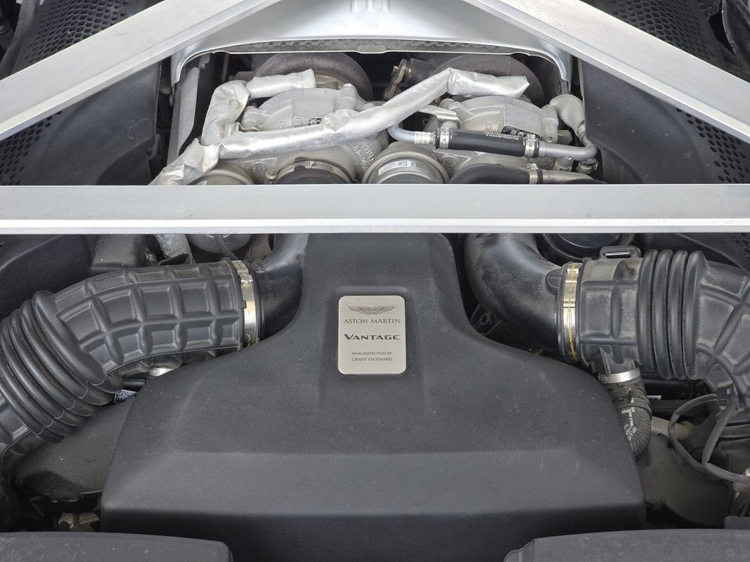 Used 2021 Aston Martin V8 Vantage Roadster RWD image 26