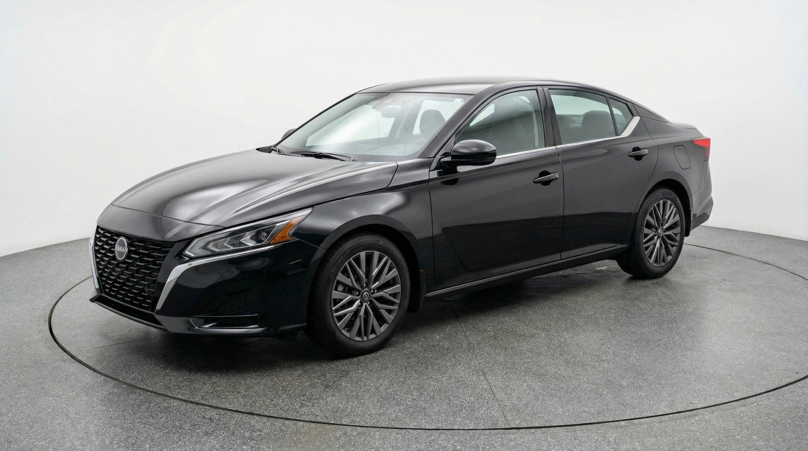 Used 2025 Nissan Altima 2.5 SV image 3
