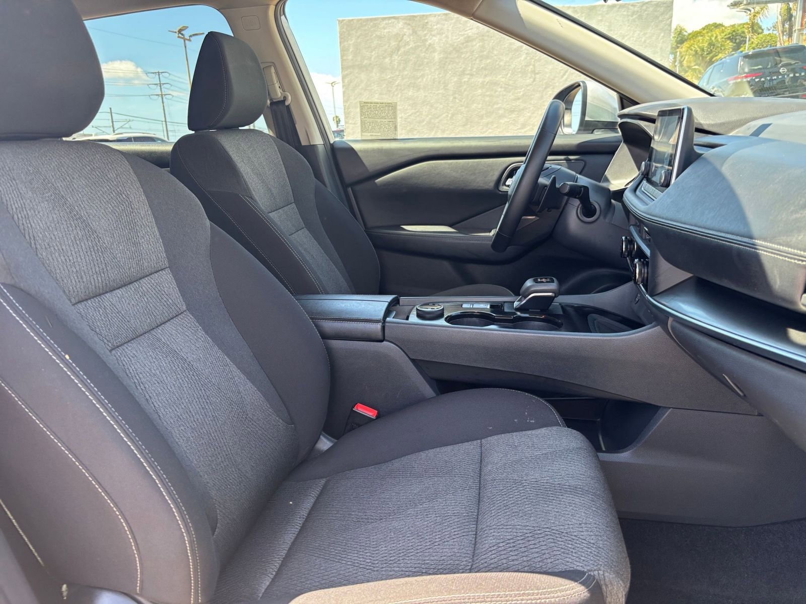 Used 2025 Nissan Rogue SV AWD/4WD image 38