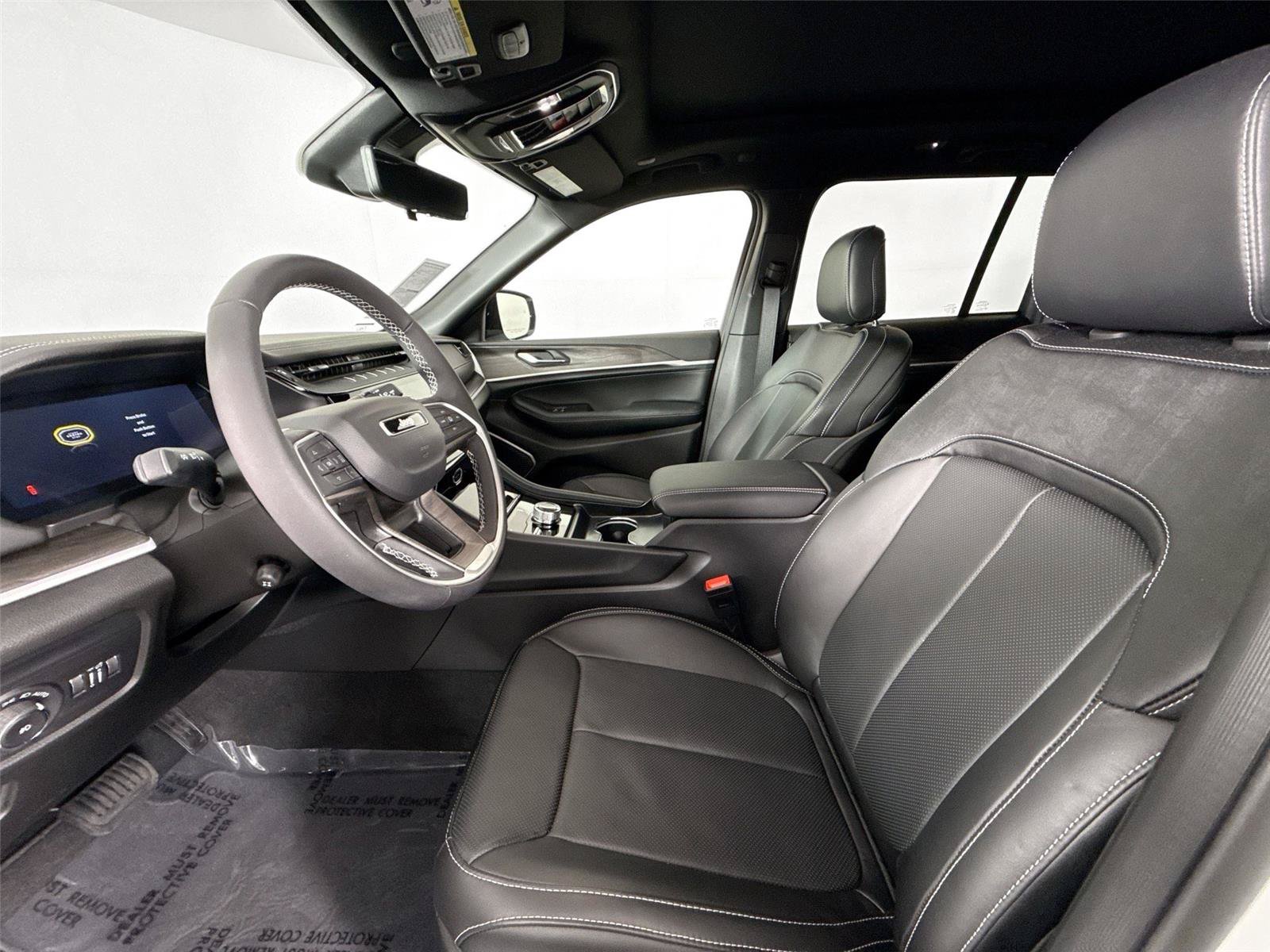 Used 2026 Jeep Grand Cherokee Limited AWD/4WD image 3