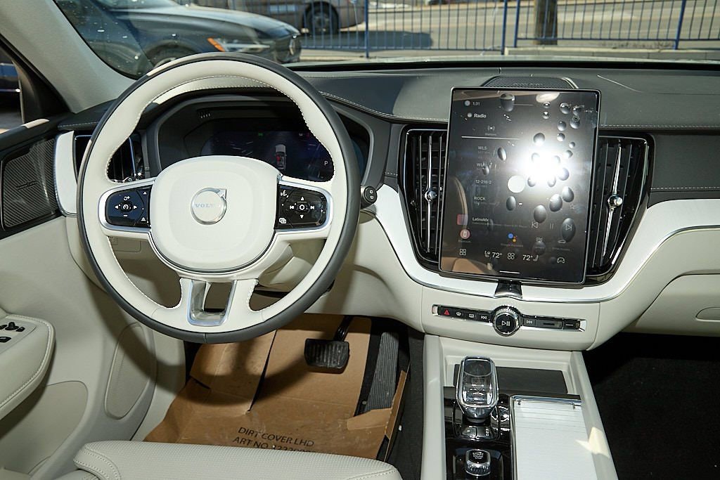 New 2026 Volvo XC60 B5 Ultra w/ Protection Package Premier image 25