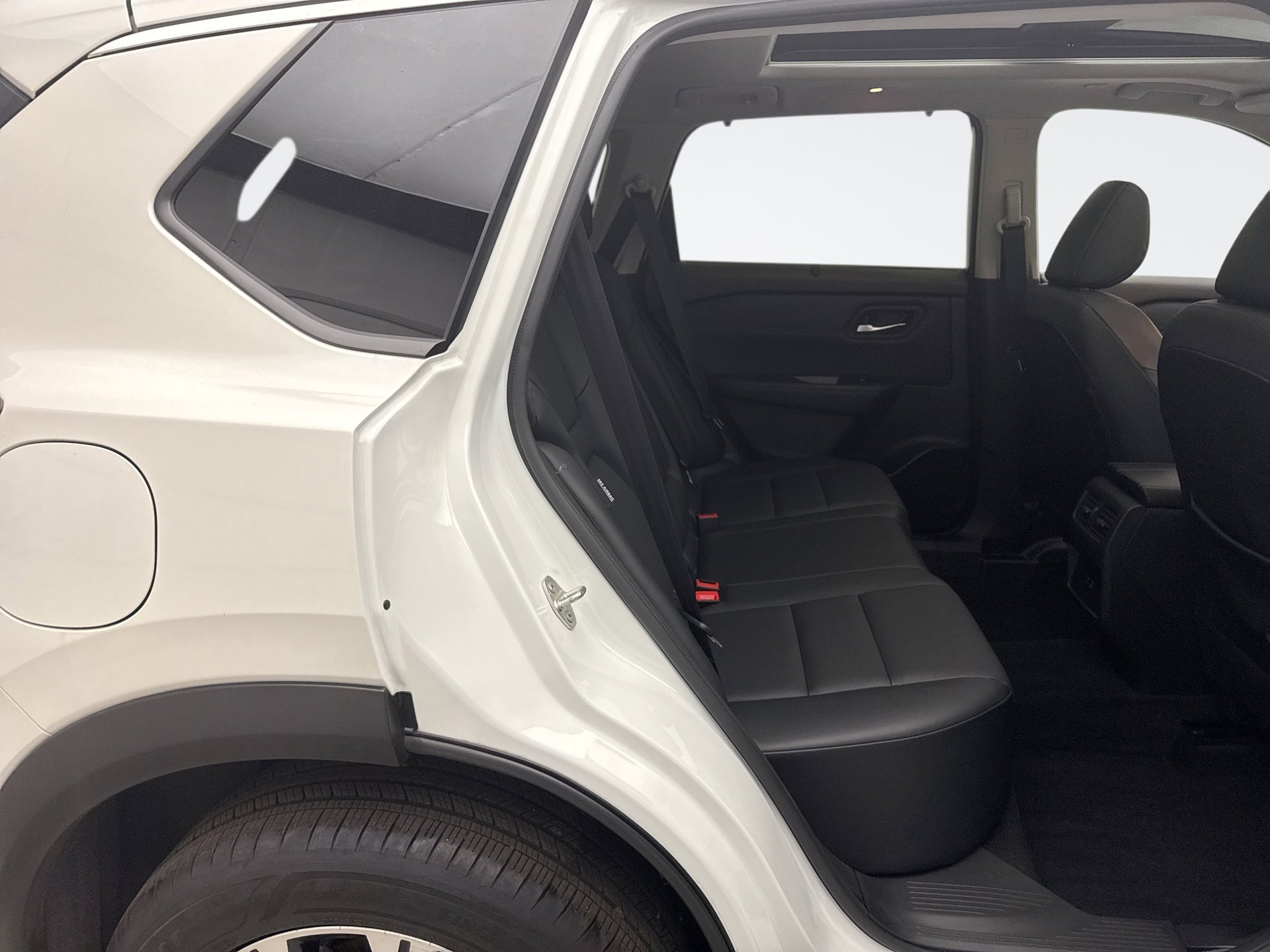 Used 2023 Nissan Rogue SV w/ SV Premium B Package image 18