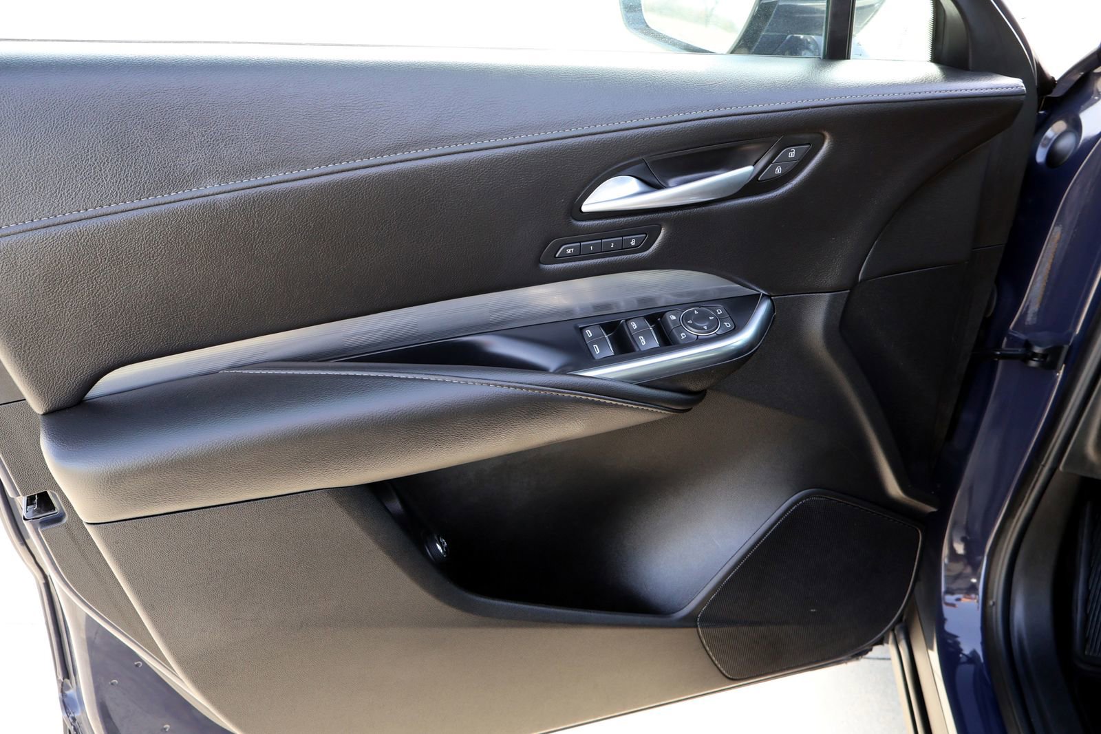 Used 2025 Cadillac XT4 Premium Luxury image 22