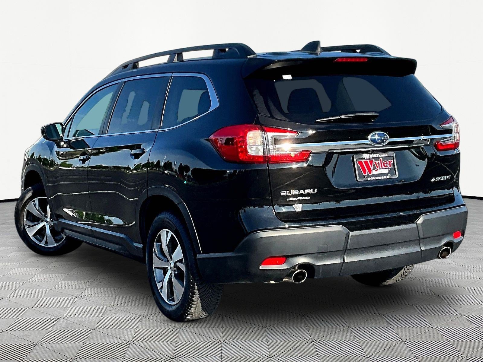 Used 2024 Subaru Ascent Premium AWD/4WD image 4