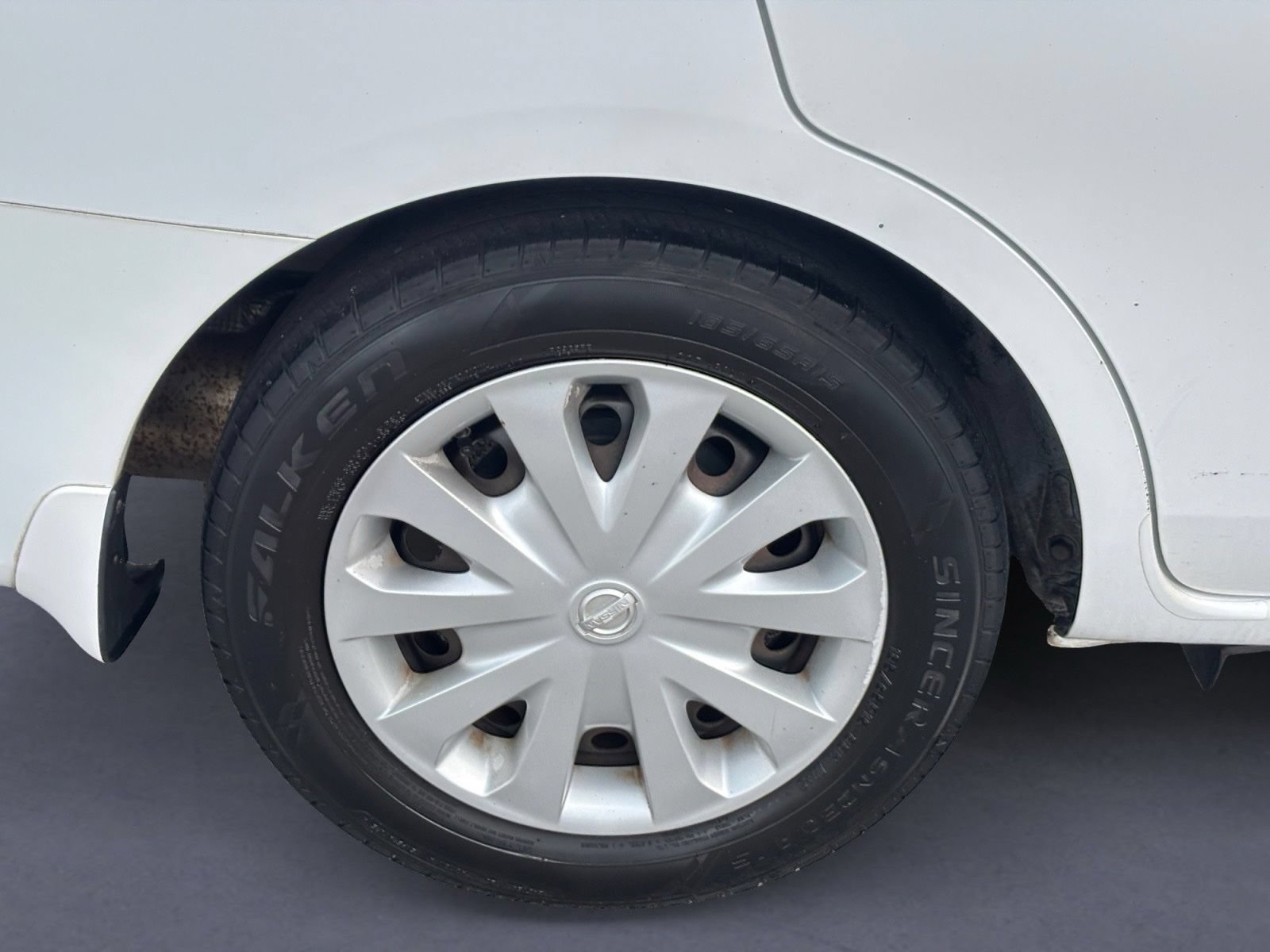 Used 2015 Nissan Versa SV FWD image 10