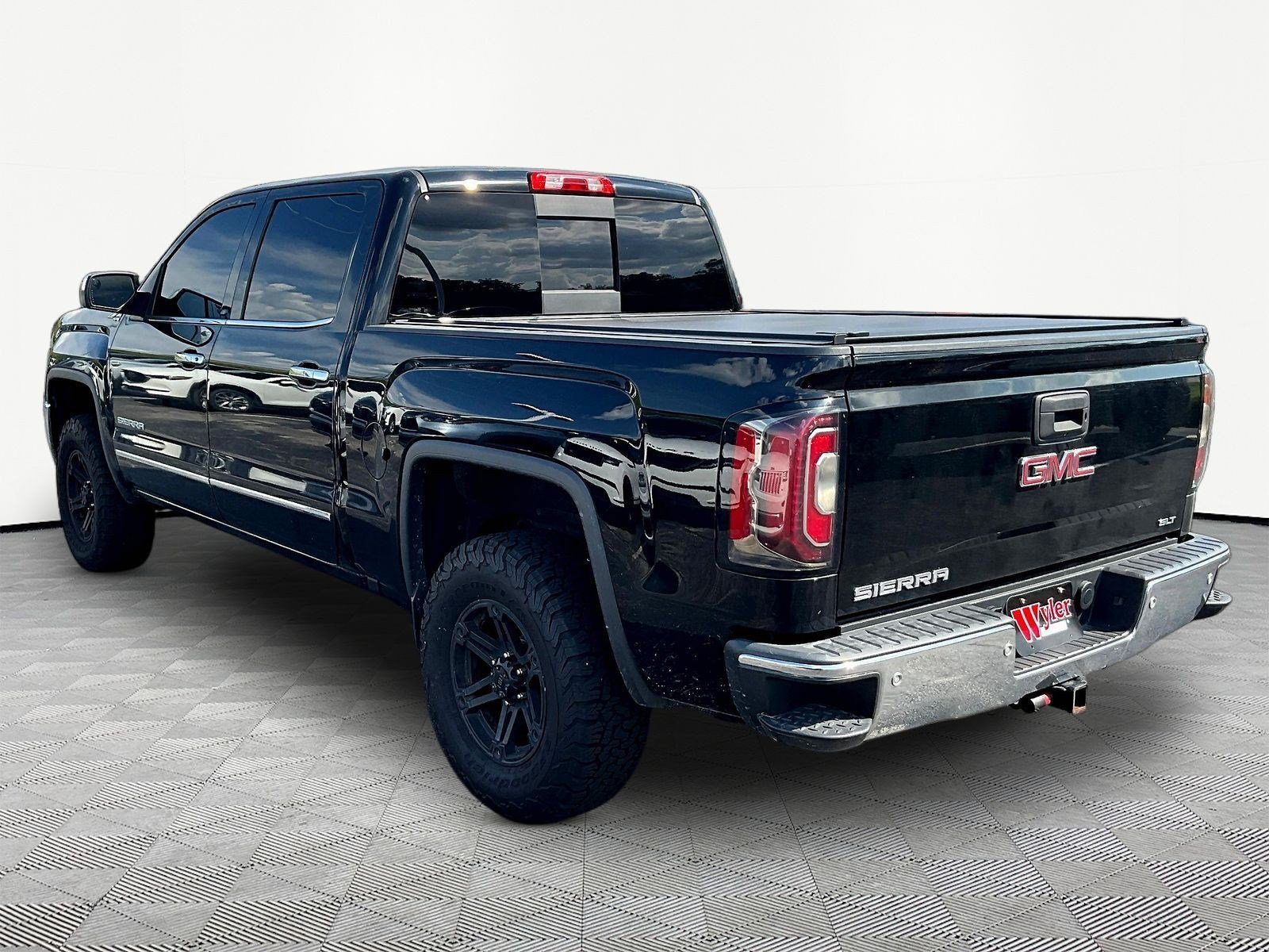 Used 2018 GMC Sierra 1500 SLT AWD/4WD image 4