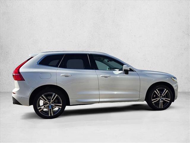 Used 2018 Volvo XC60 T5 Momentum w/ Vision Package image 4