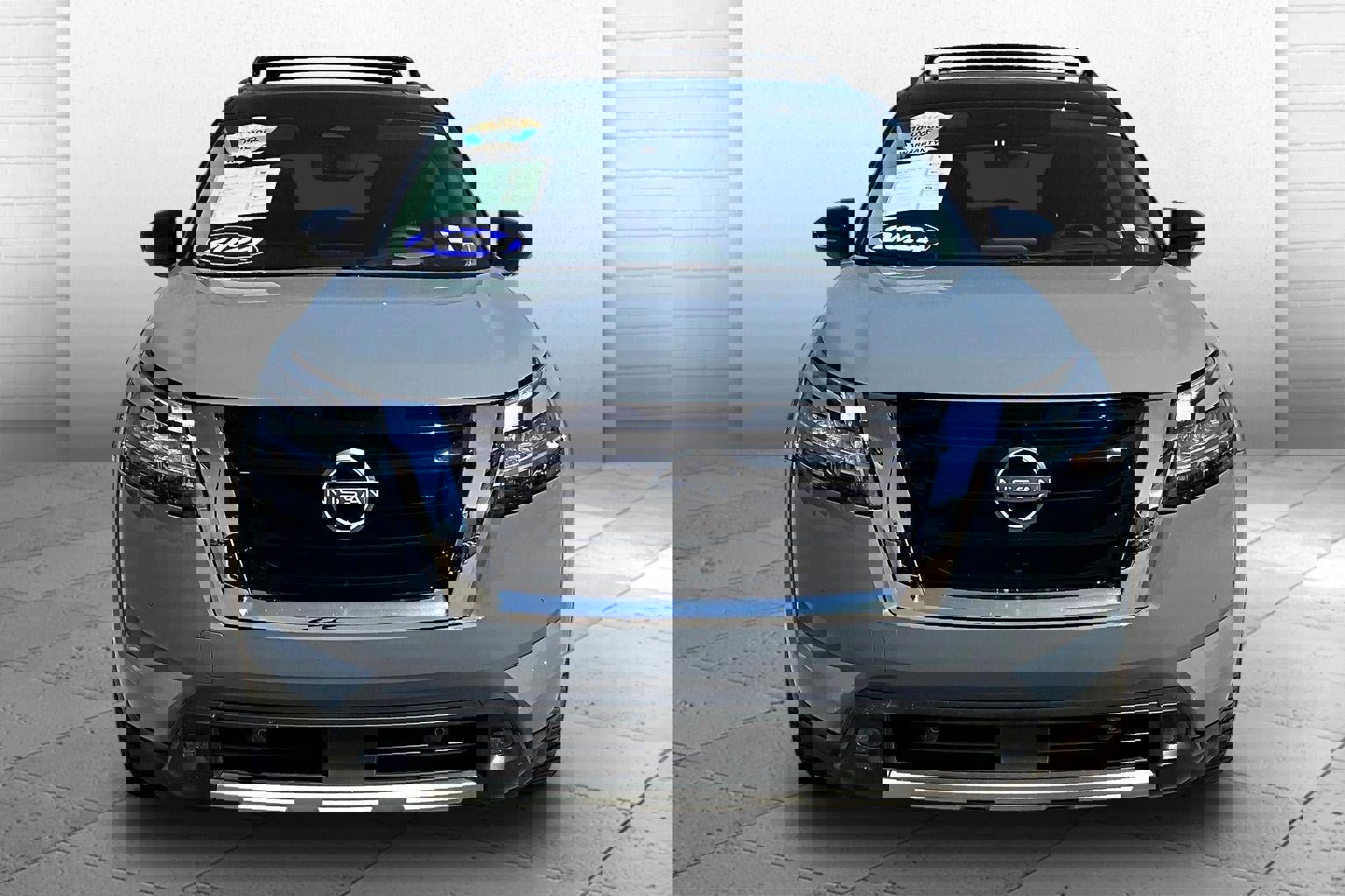 Used 2024 Nissan Pathfinder Platinum image 2