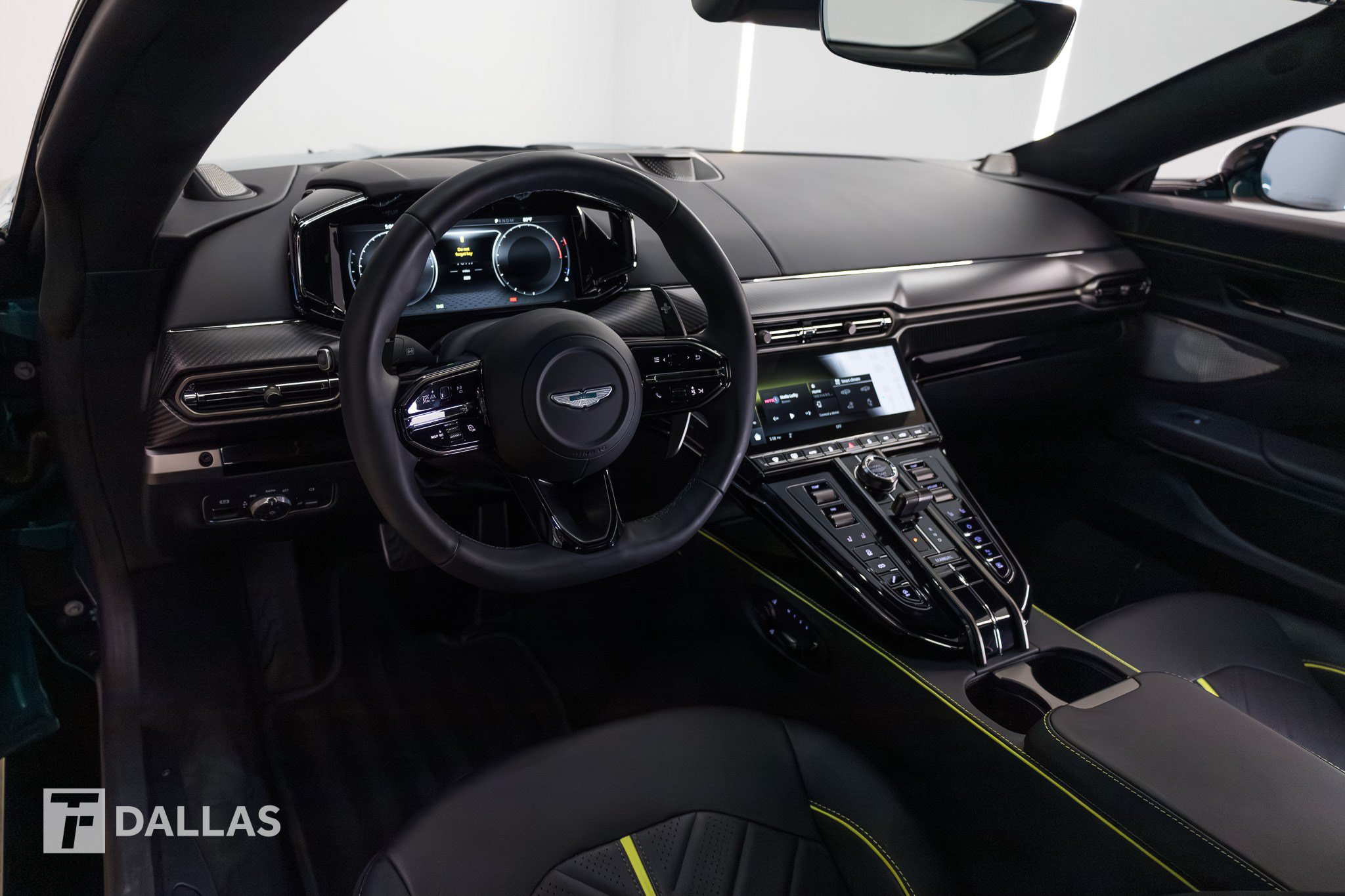 Used 2026 Aston Martin V8 Vantage S RWD image 27
