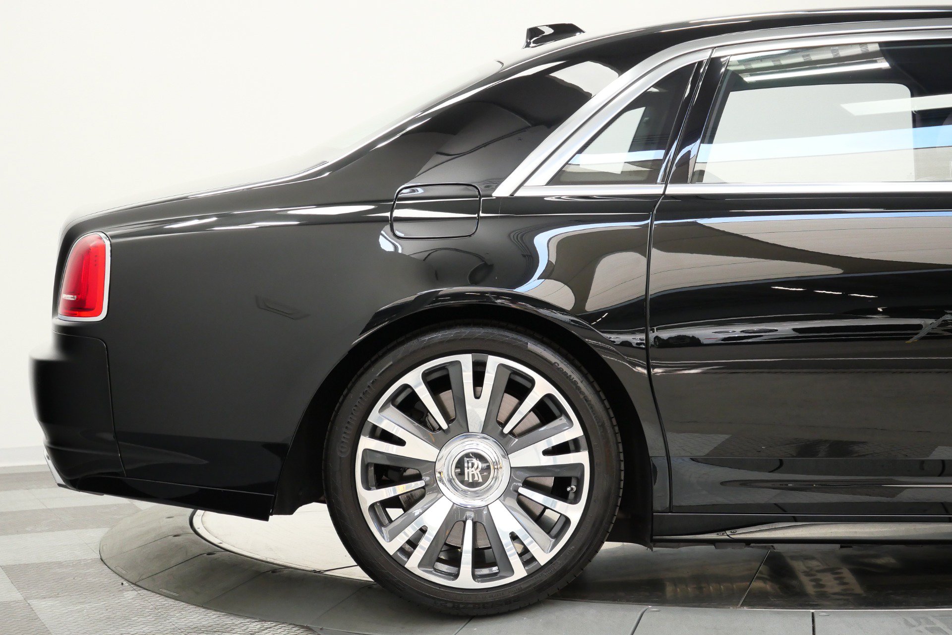 Used 2019 Rolls-Royce Ghost Extended Wheelbase RWD image 56
