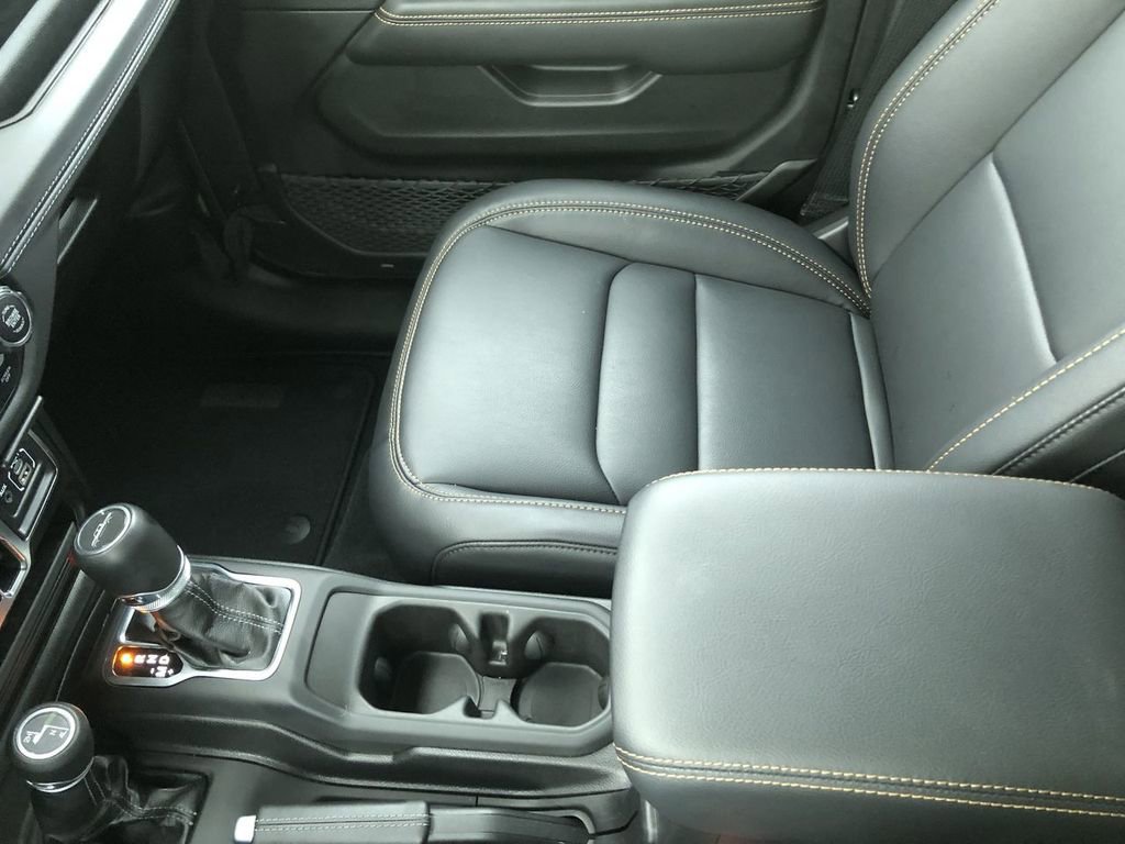 Used 2025 Jeep Gladiator Sport AWD/4WD image 25