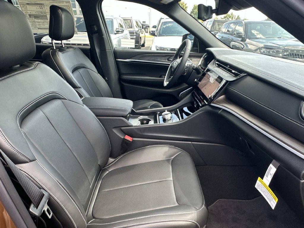 New 2026 Jeep Grand Cherokee Limited AWD/4WD image 14