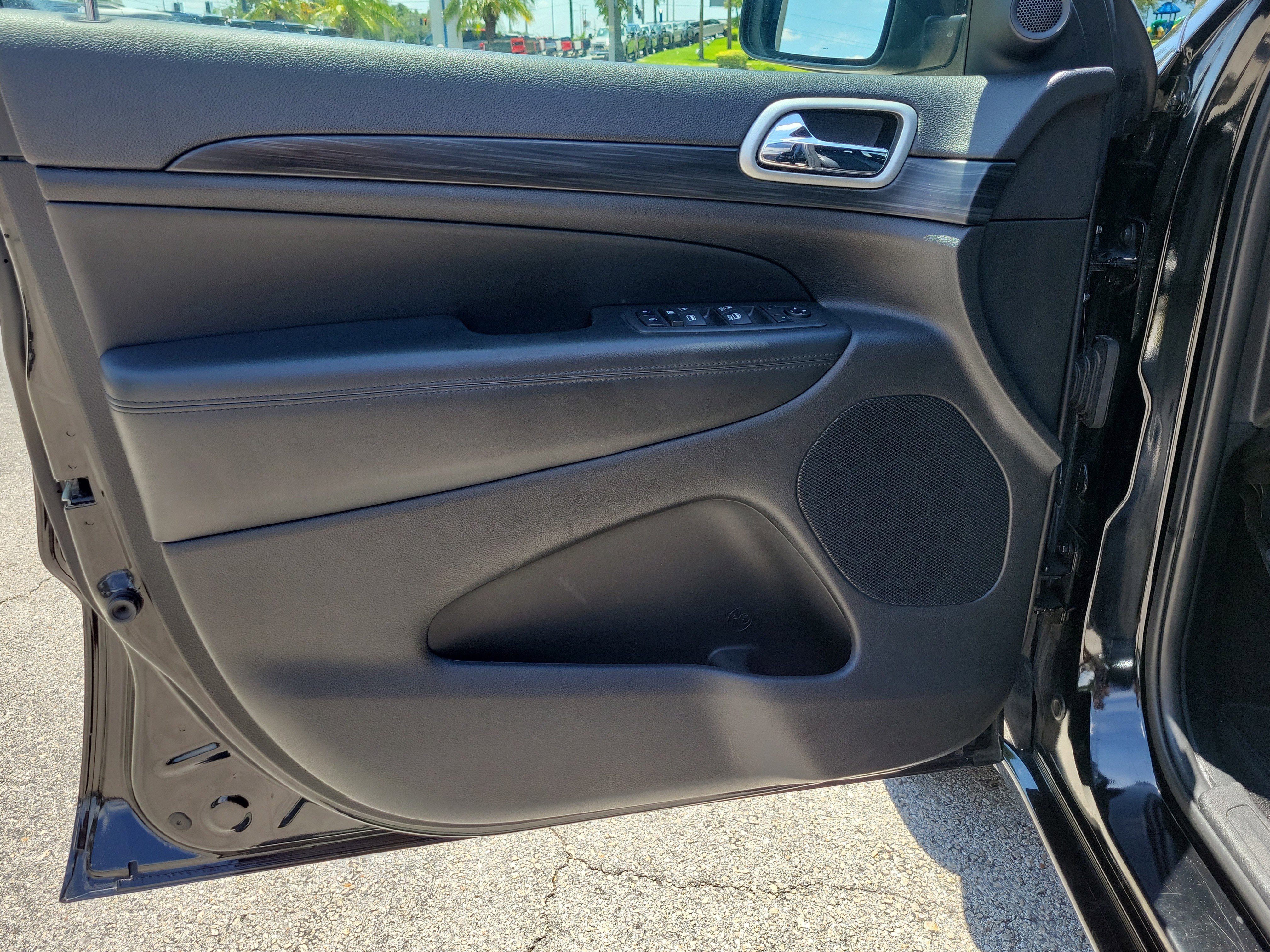 Used 2020 Jeep Grand Cherokee Altitude AWD/4WD image 17