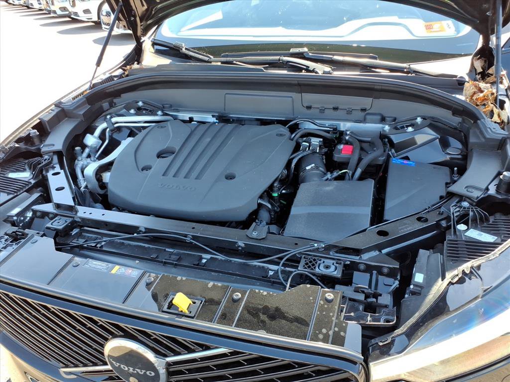 Certified 2026 Volvo XC60 B5 Plus w/ Climate Package AWD/4WD image 9