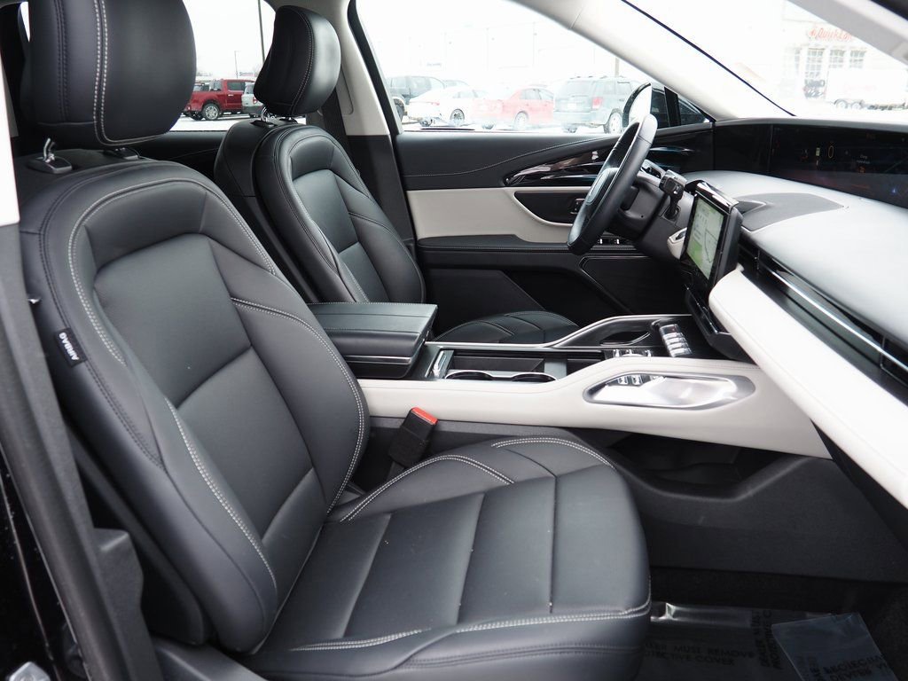 Used 2025 Lincoln Nautilus Premier image 7