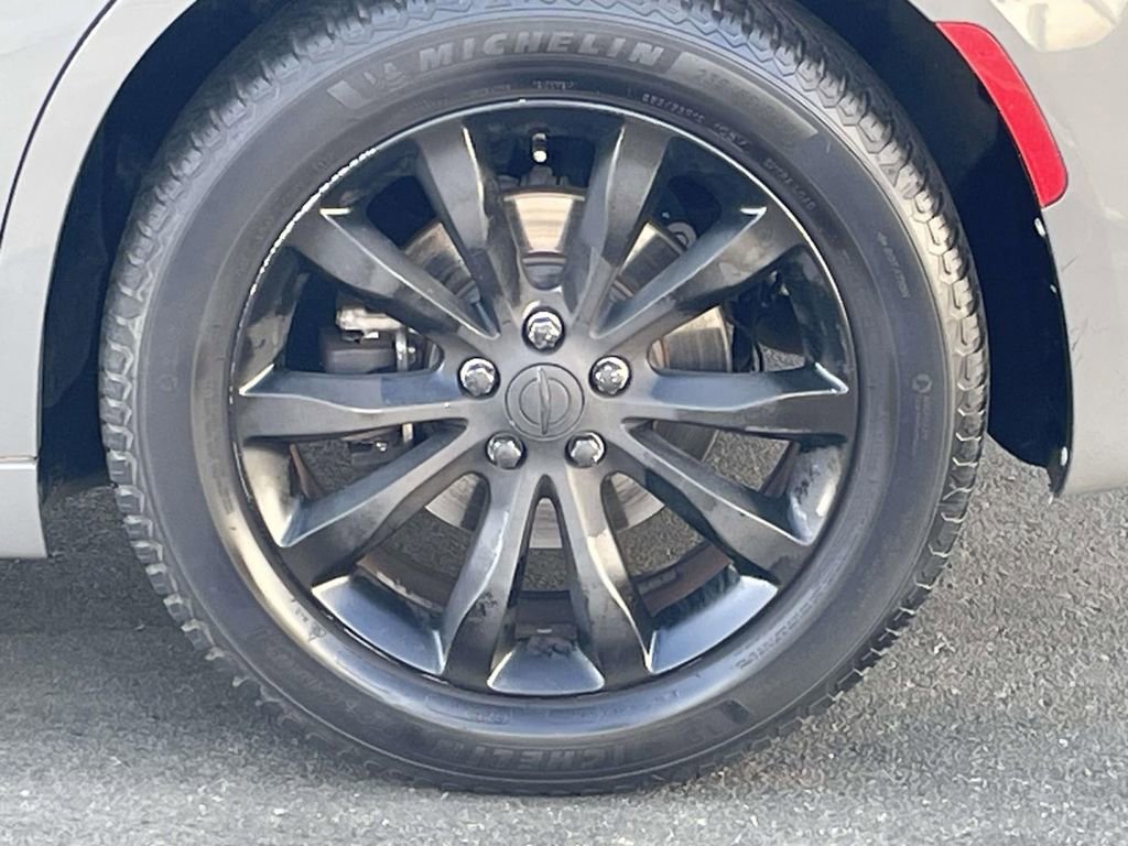 Used 2018 Chrysler 300 Touring w/ Driver Convenience Group image 12