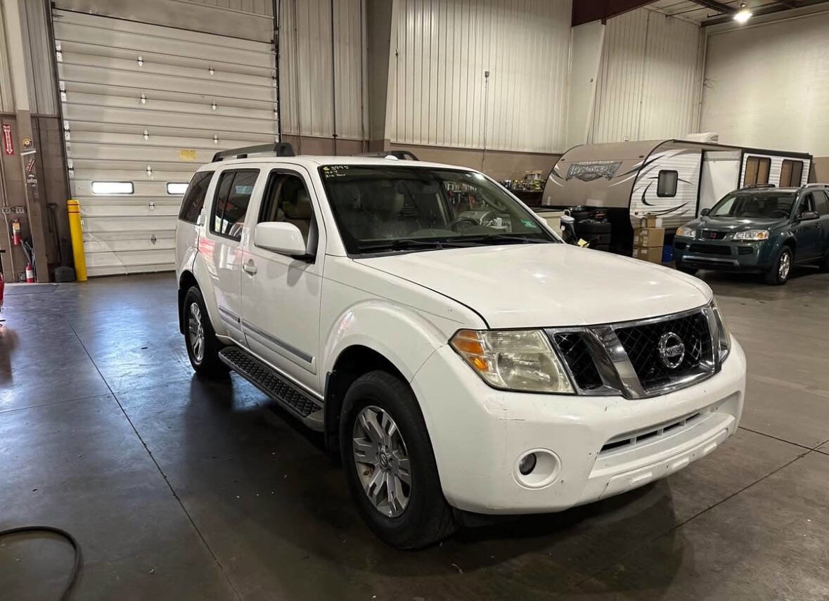Used 2011 Nissan Pathfinder Silver image 3
