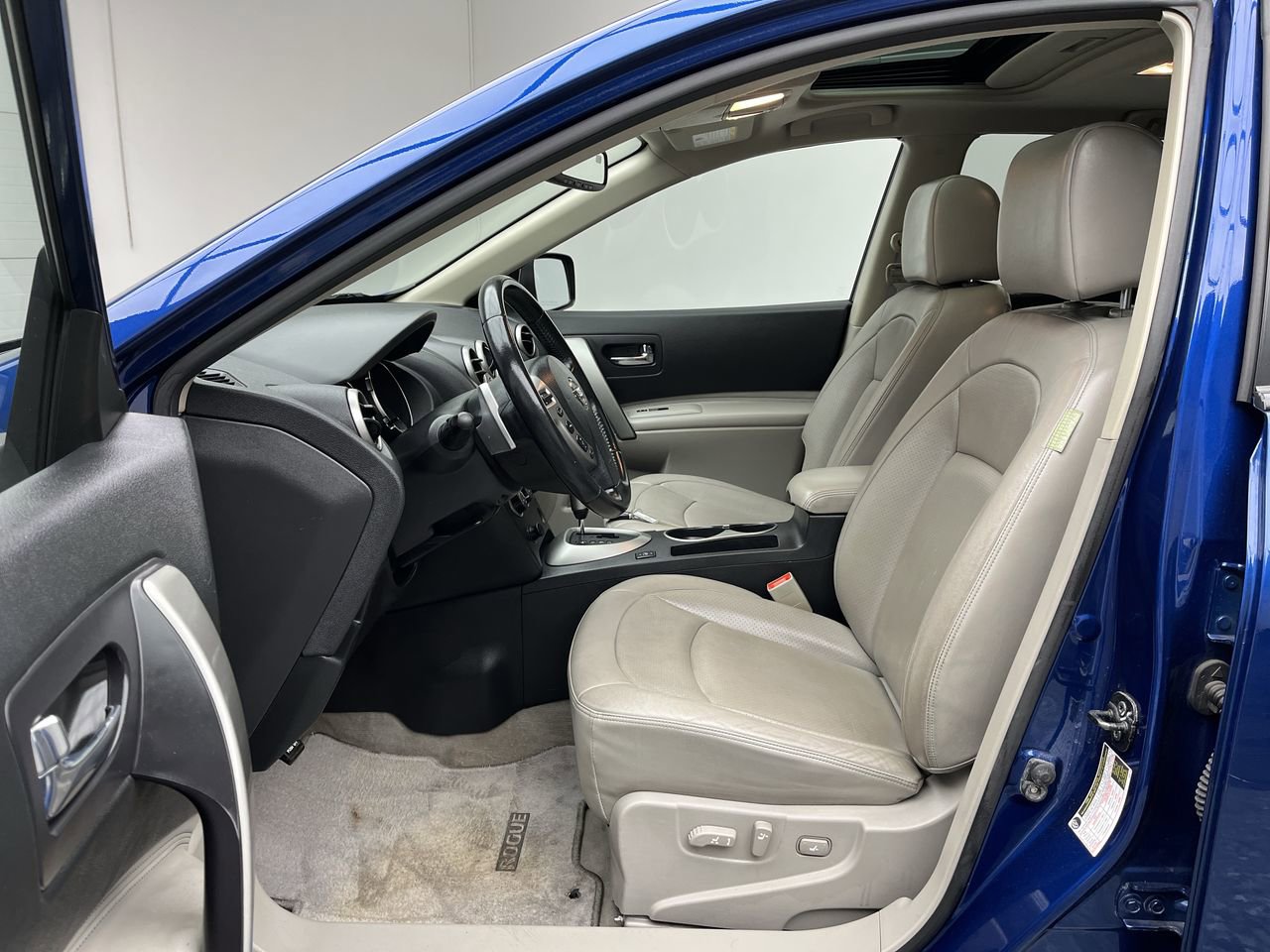 Used 2008 Nissan Rogue SL w/ Premium Pkg image 3