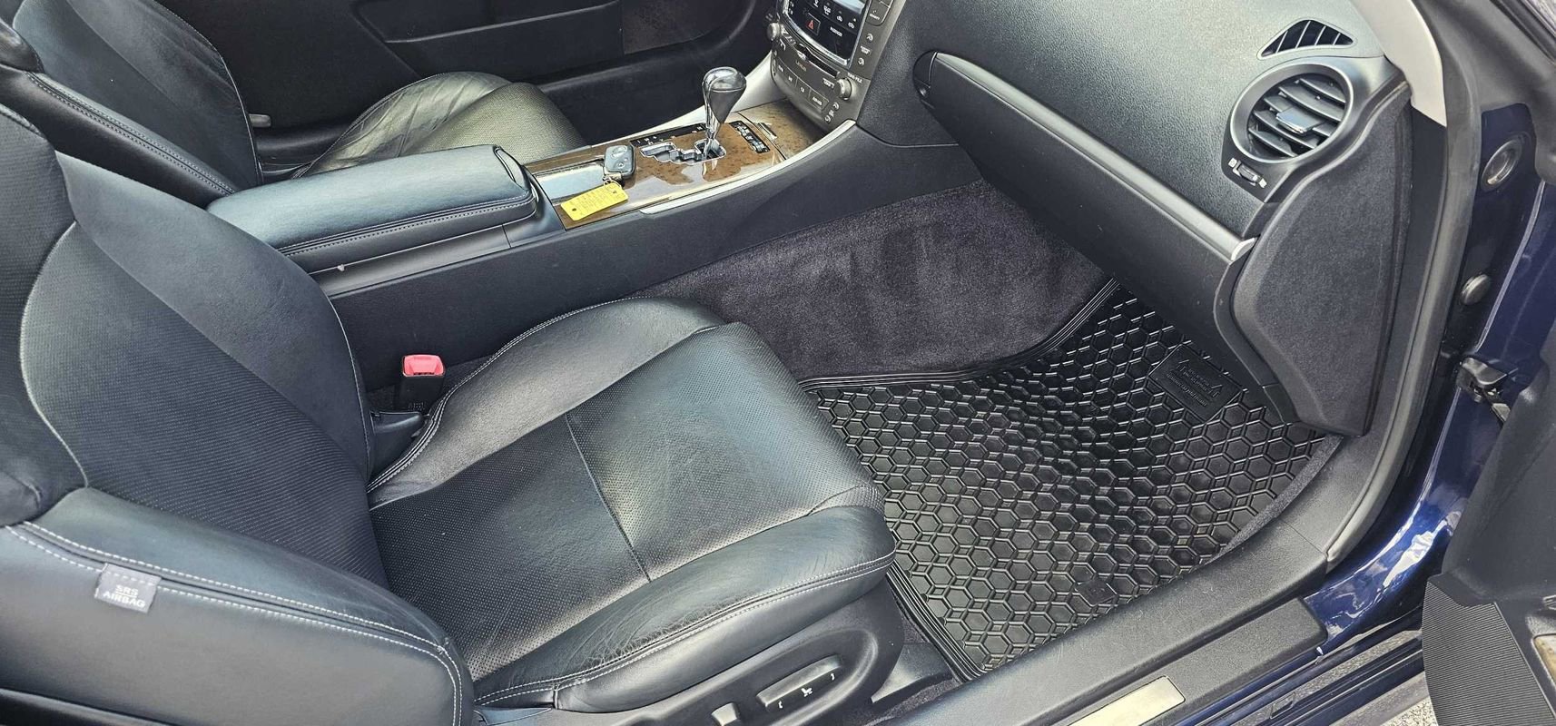 Used 2011 Lexus IS 250C RWD image 17