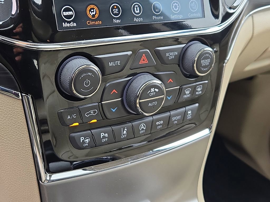 Used 2020 Jeep Grand Cherokee Limited w/ Luxury Group II image 16