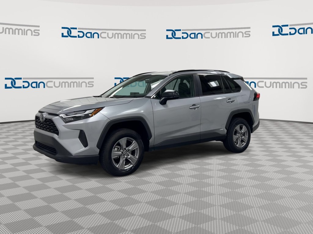Used 2025 Toyota RAV4 LE AWD/4WD image 4