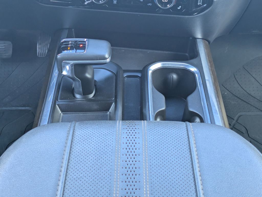 Used 2025 Chevrolet Silverado 1500 High Country w/ High Country Premium Package AWD/4WD image 20