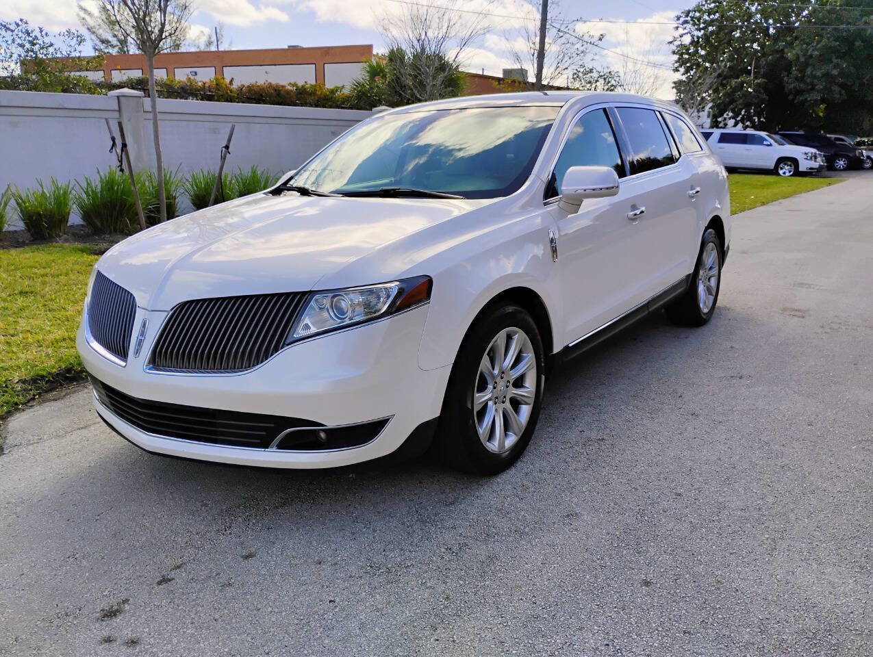 Used 2014 Lincoln MKT FWD