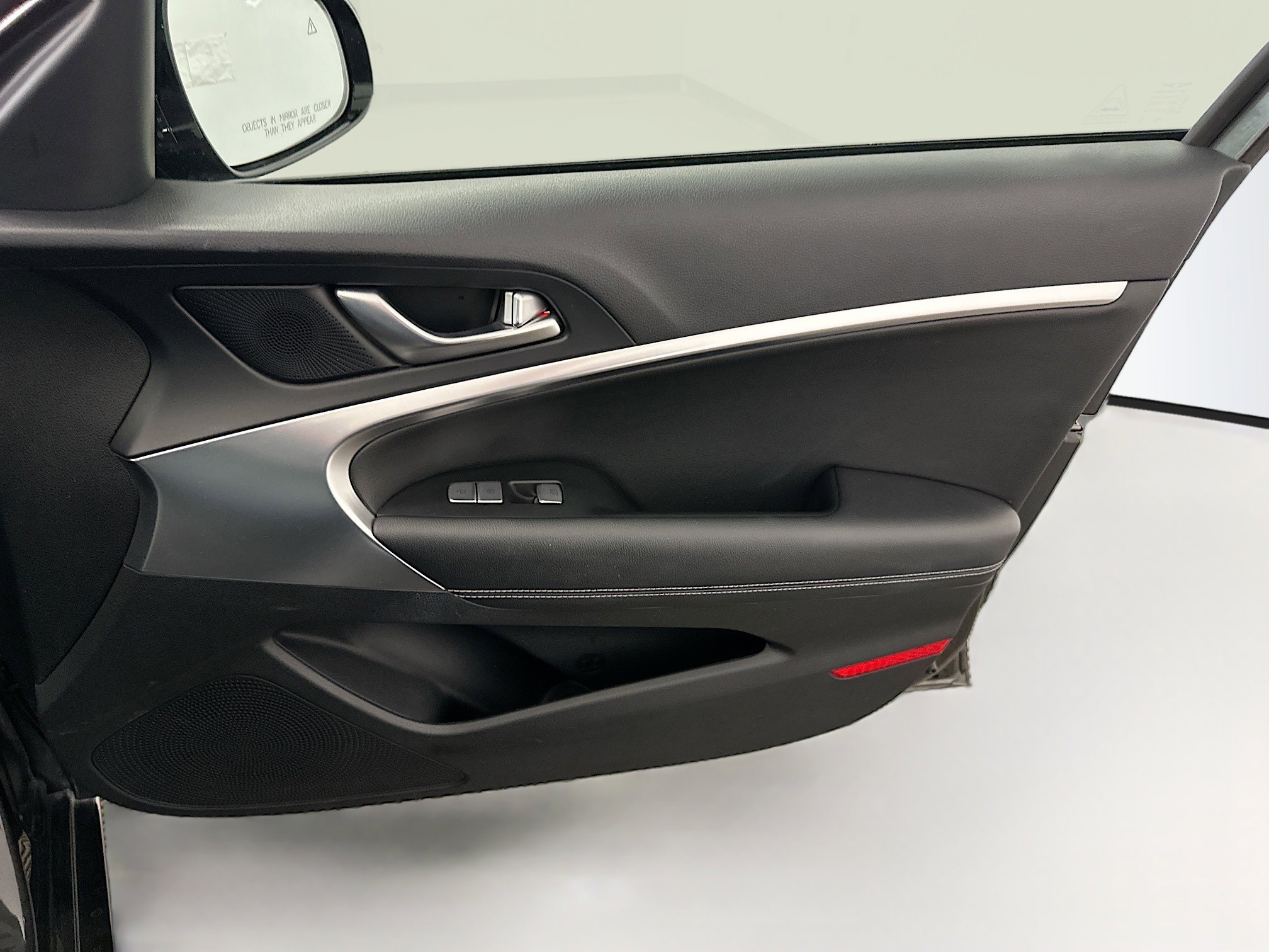 Used 2025 Genesis G70 2.5T image 33