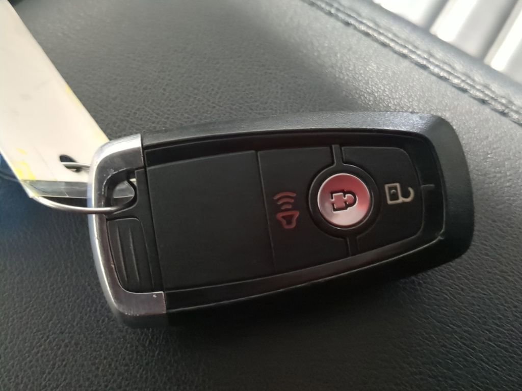 Used 2020 Ford Edge SEL image 46