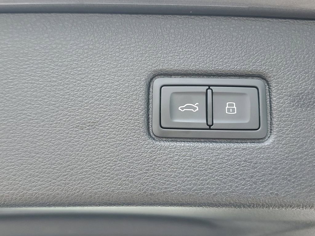 Used 2023 Audi Q7 3.0T Prestige image 28