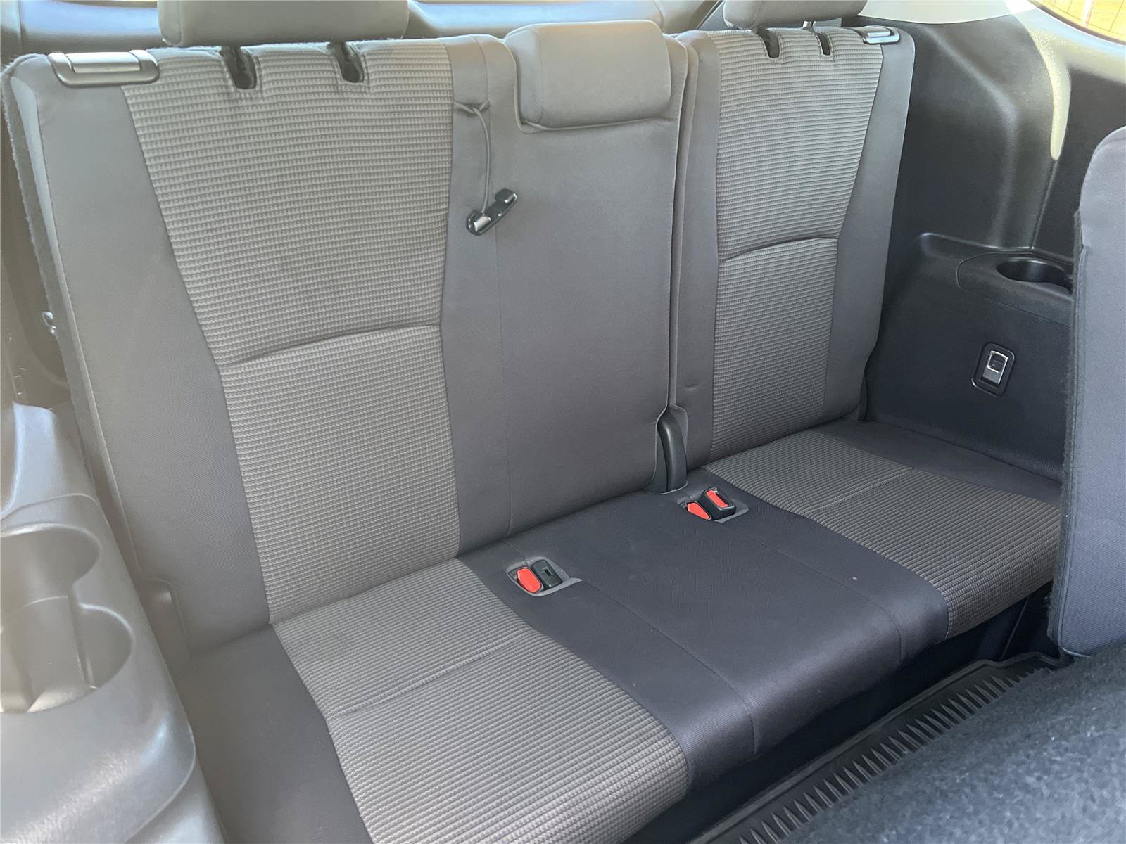 Used 2023 Toyota Highlander LE FWD image 27