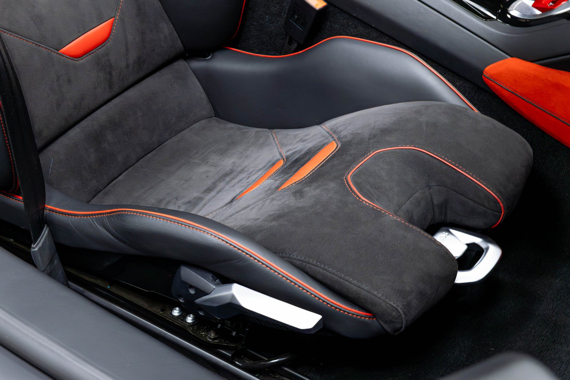 Used 2021 Lamborghini Huracan EVO RWD image 27