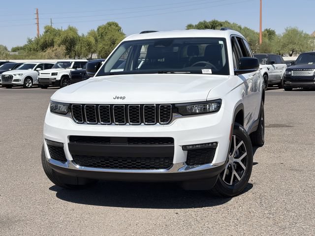 Used 2023 Jeep Grand Cherokee L Limited AWD/4WD image 3