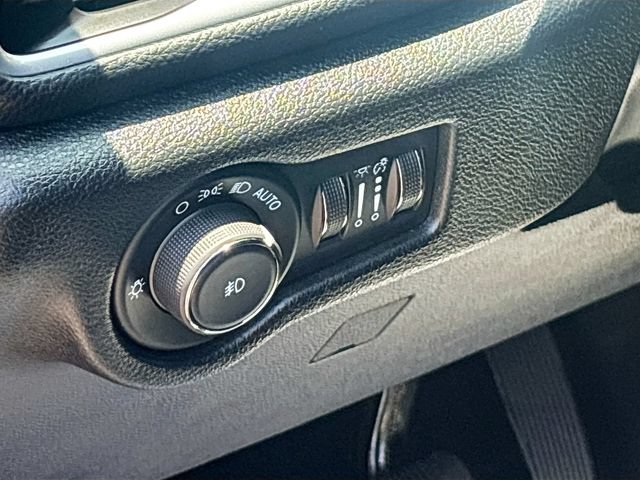 Used 2024 Chrysler Pacifica Limited w/ Uconnect Theater Family Group AWD/4WD image 11