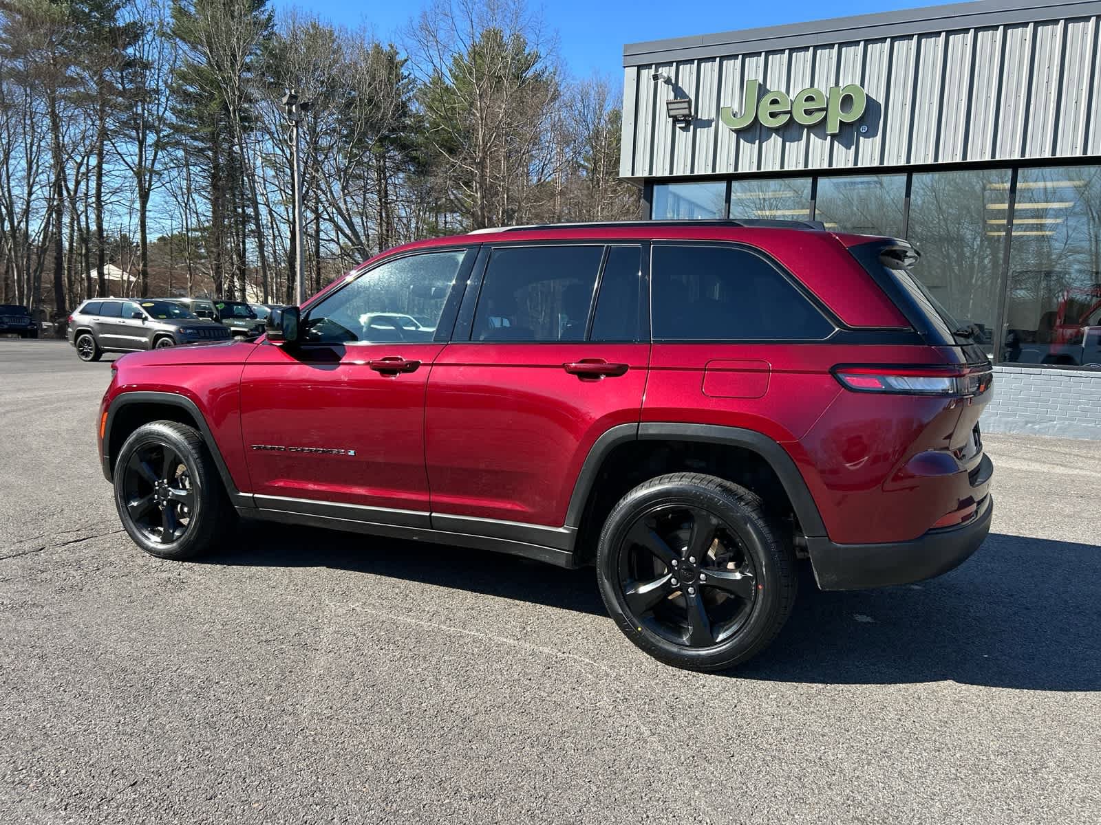 Used 2023 Jeep Grand Cherokee Altitude AWD/4WD image 7