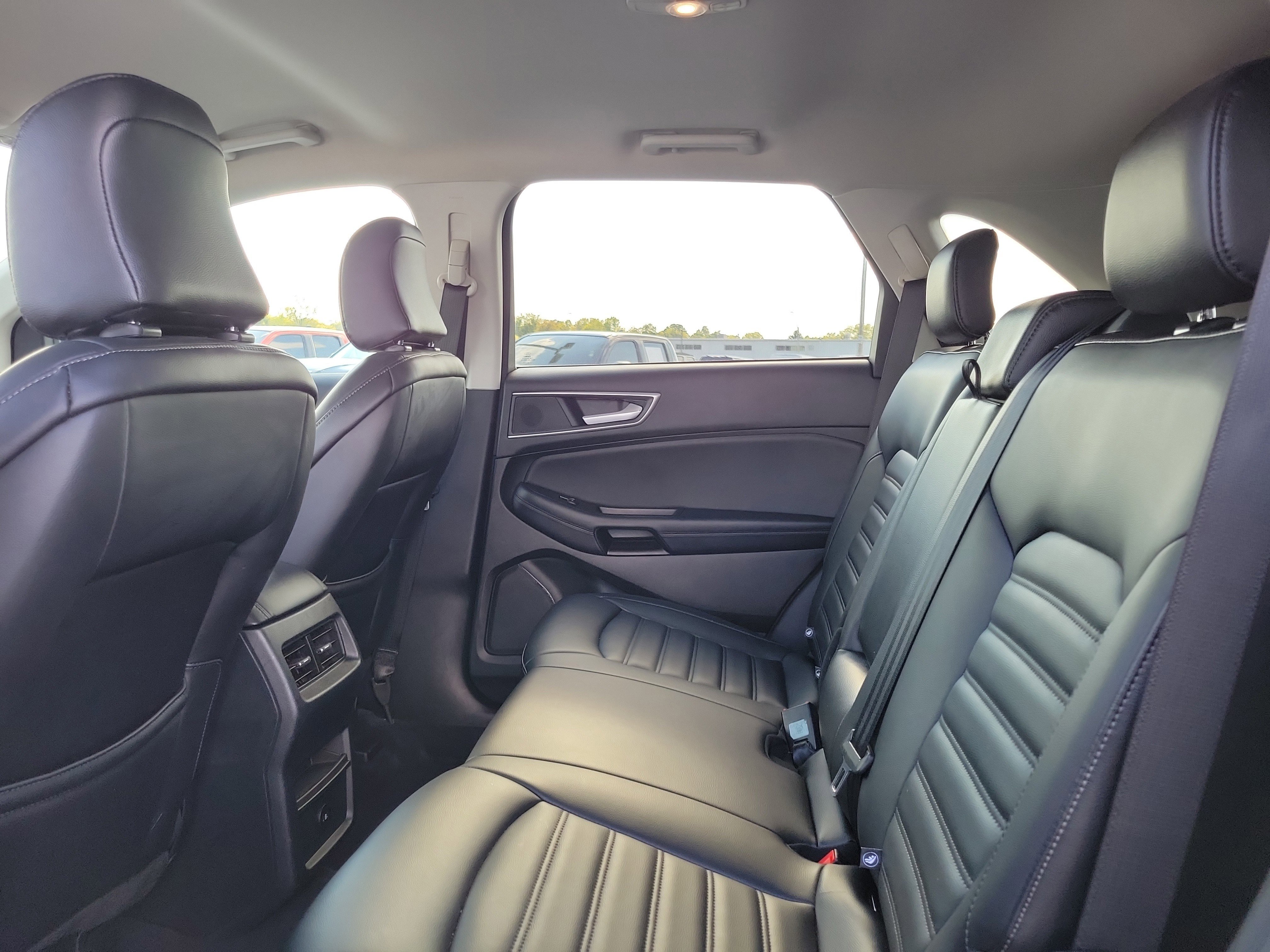 Used 2024 Ford Edge SEL image 11