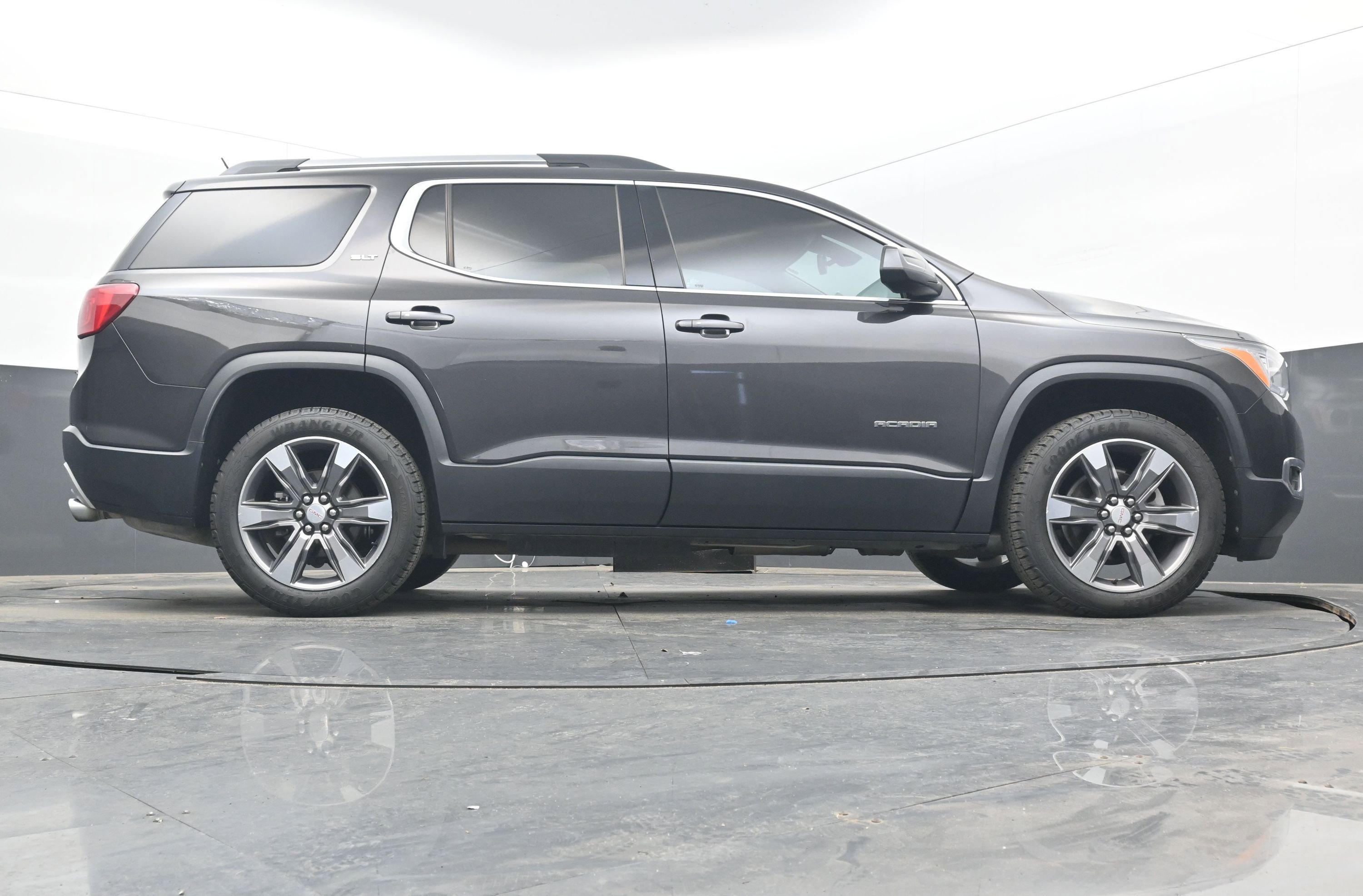 Used 2019 GMC Acadia SLT w/ LPO, Floor Liner Package image 27
