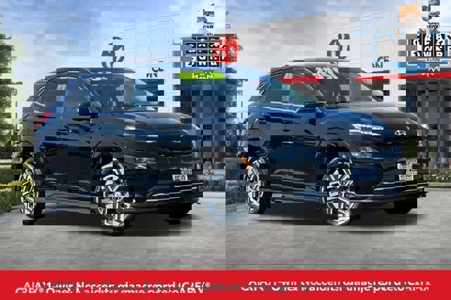 Used 2023 Hyundai Kona SE FWD image 2