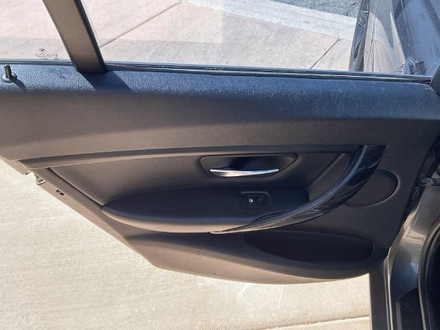 Used 2015 BMW 320i Sedan RWD image 13