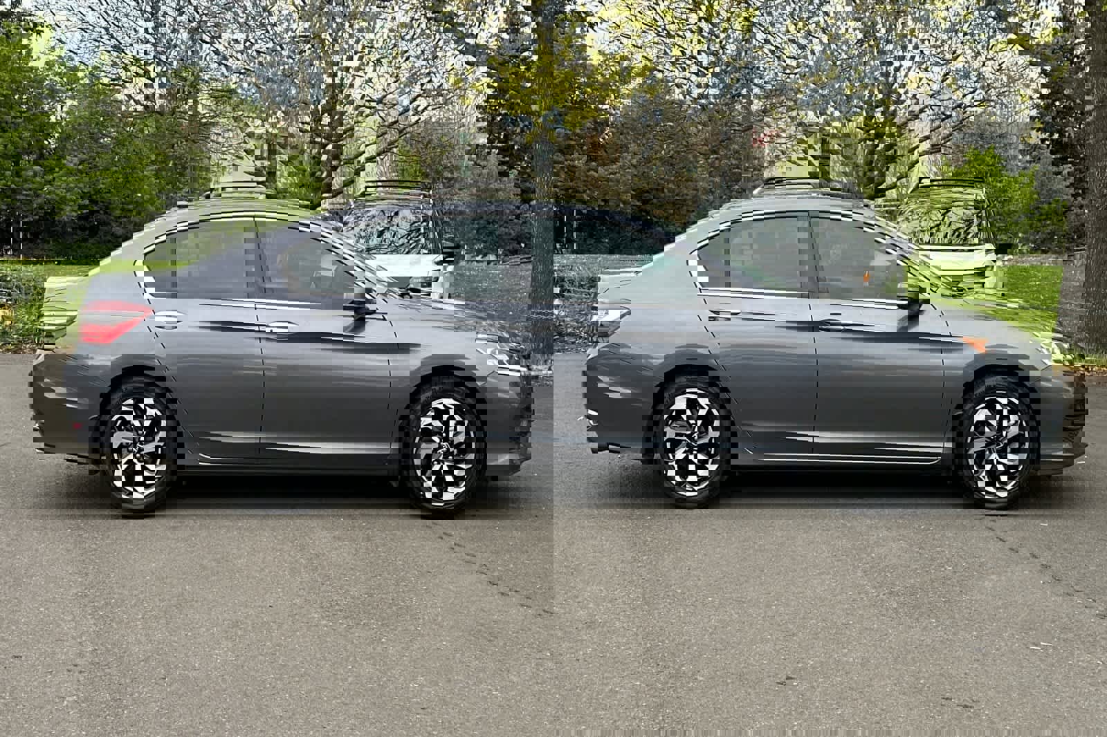 Used 2017 Honda Accord EX-L image 8