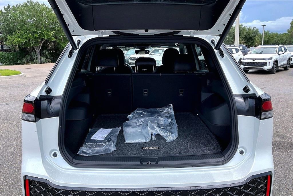 New 2026 Volkswagen Tiguan SE R-Line FWD image 15