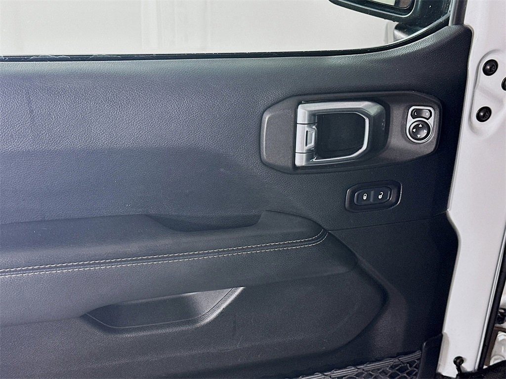 Used 2018 Jeep Wrangler Unlimited Sahara image 25