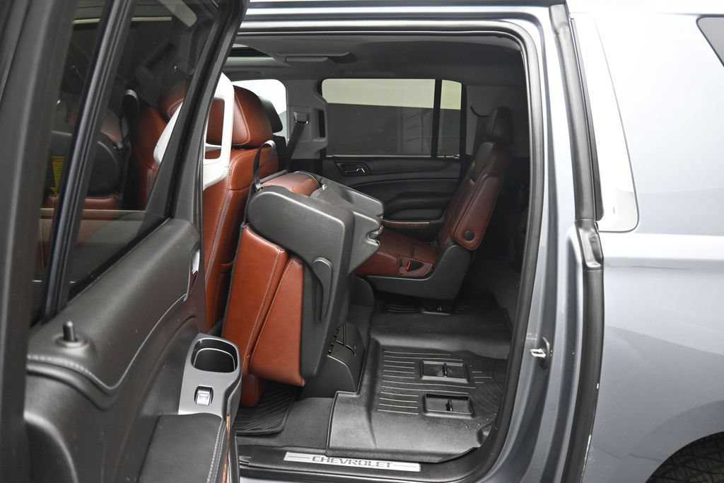 Used 2019 Chevrolet Suburban Premier w/ Premier Plus Edition AWD/4WD image 35
