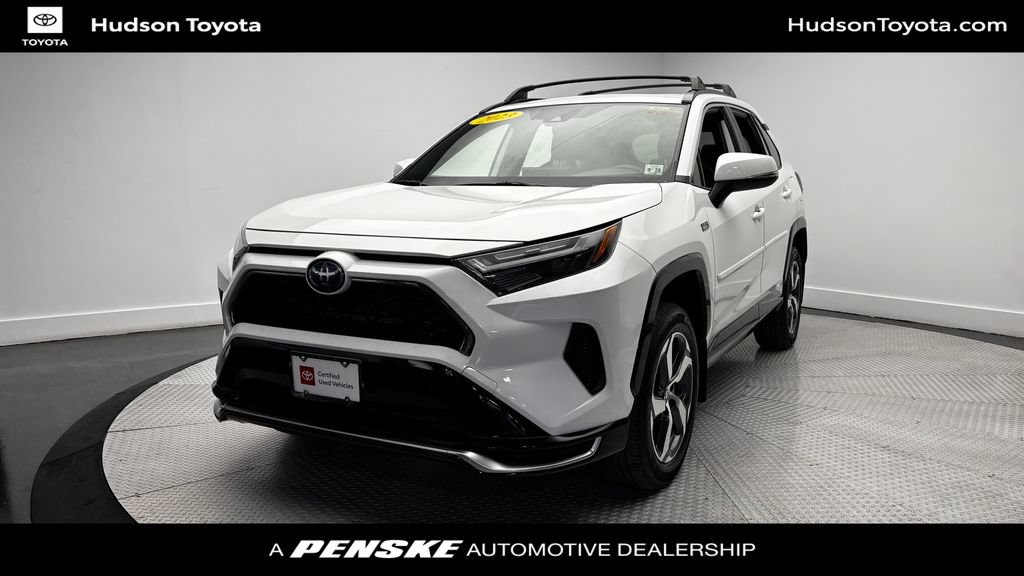 Used 2023 Toyota RAV4 SE w/ Weather & Moonroof Package AWD/4WD video 1